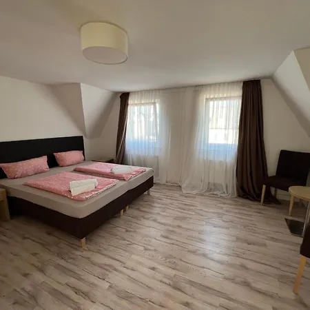 Zum Feti Und Restaurant Bed & Breakfast 3*